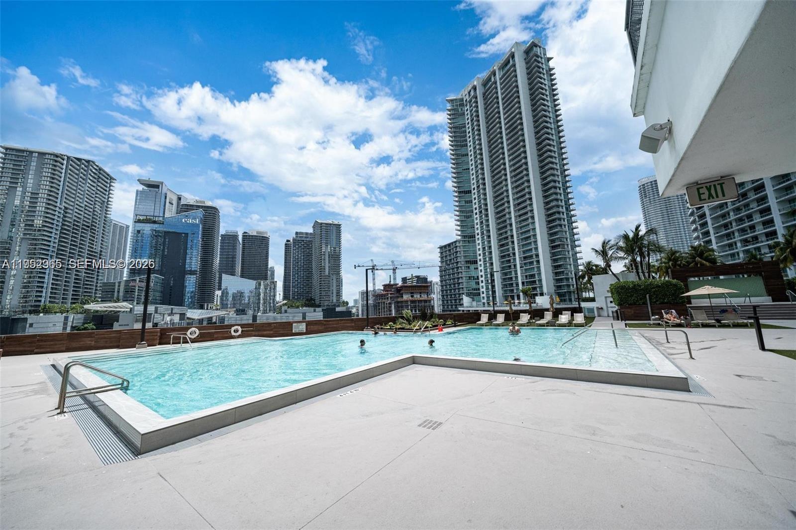 WIND CONDO - Residential
