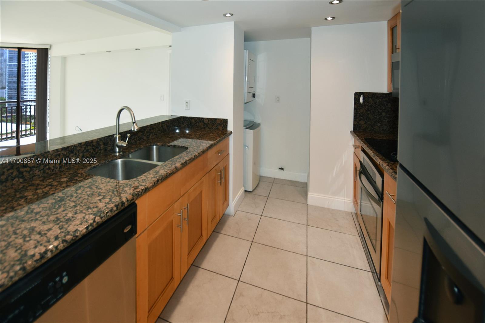 BRICKELL KEY II - Residential Lease