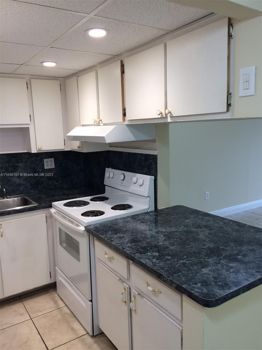 EXPO I CONDO - Residential Lease