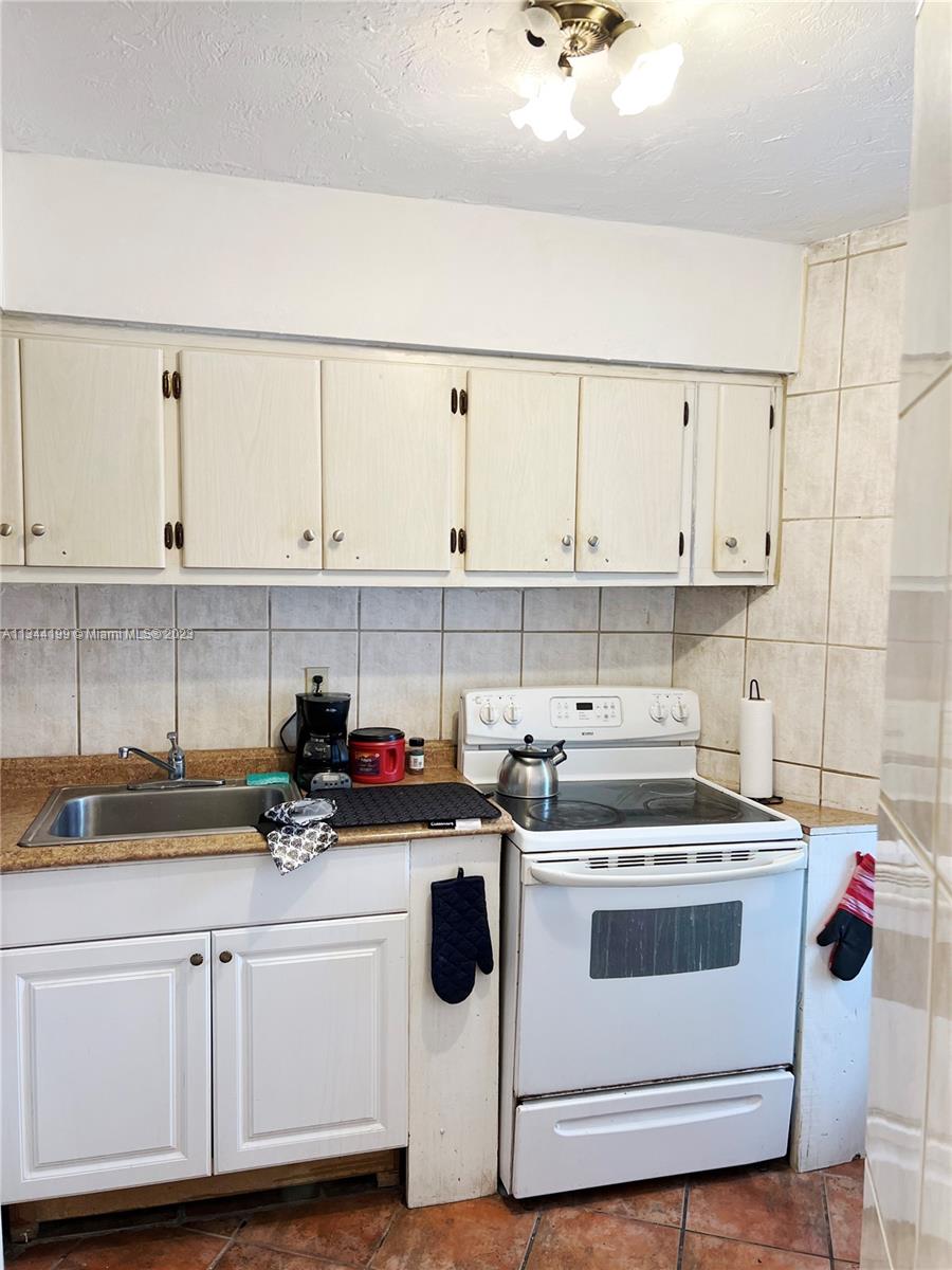 SKY LAKE GARDENS NO 2 CON - Residential