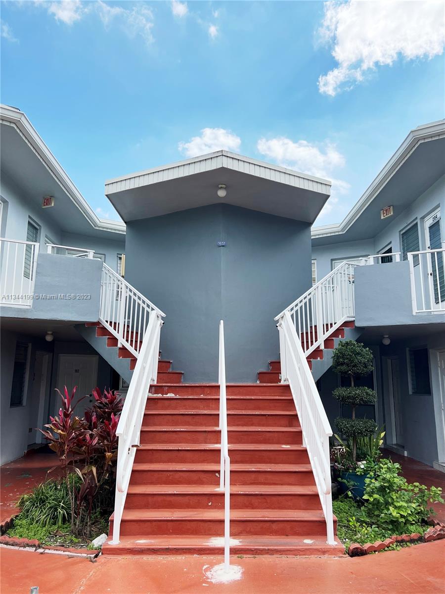 Location, location! Come see this garden condo 1/1 that comes with a Den that can be utilized as a small office or additional room. New AC, updated bathroom, recessed lighting on living room area and more. Conveniently close to Publix supermarkets, LA Fitness gym, Aventura mall the beaches and minutes to I95. Ready for new owner or investor (no rental restrictions)  to make it its own.