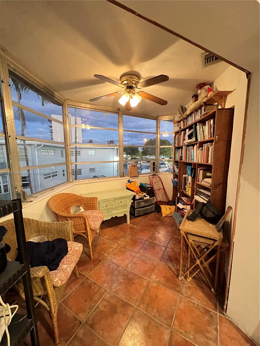 SKY LAKE GARDENS NO 2 CON - Residential