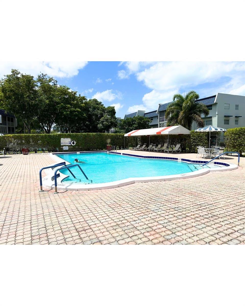 ORIOLE GOLF & TENNIS CLUB - Residential