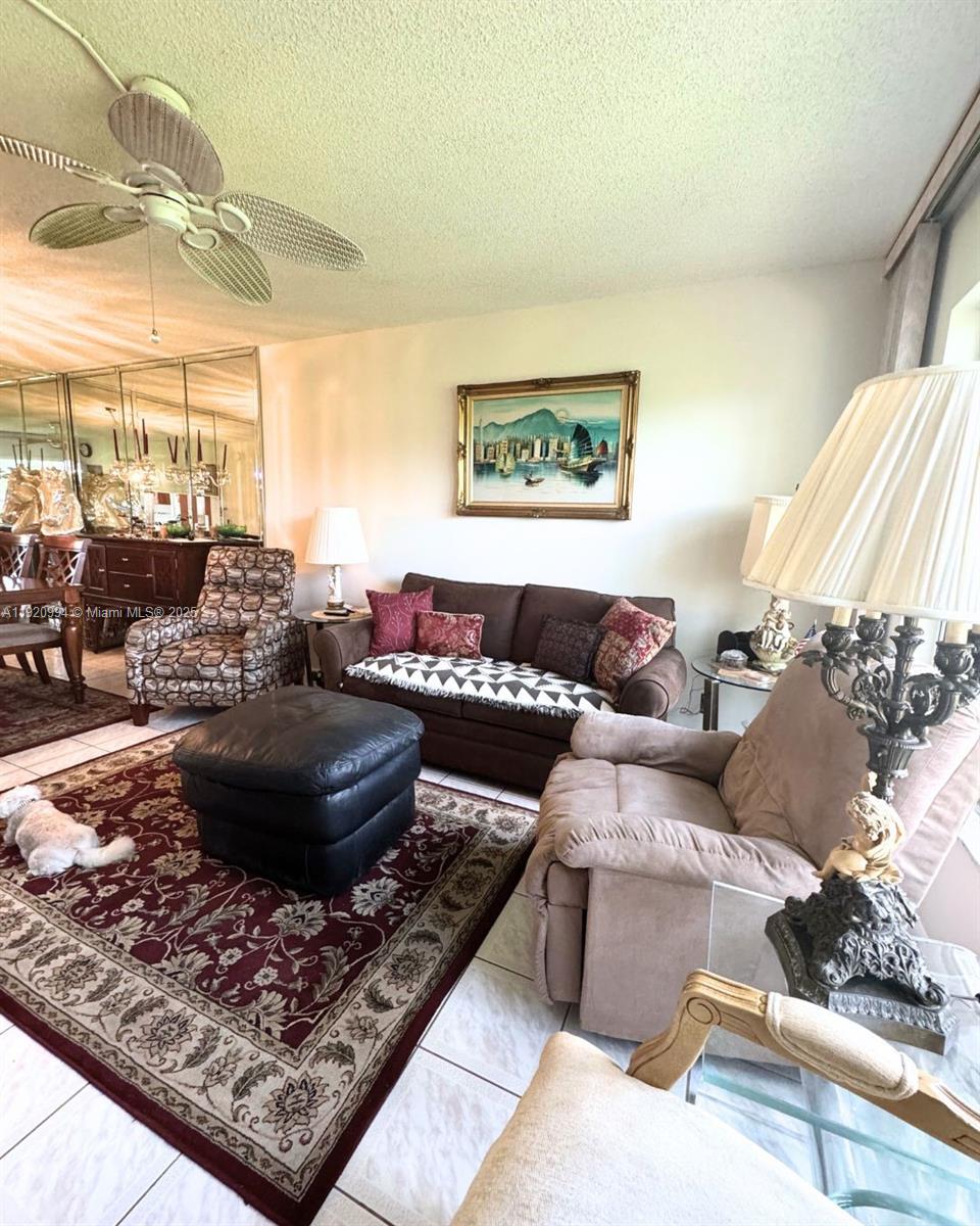 ORIOLE GOLF & TENNIS CLUB - Residential