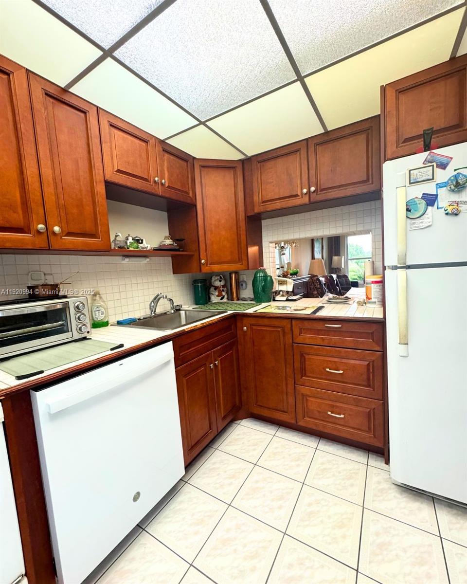 ORIOLE GOLF & TENNIS CLUB - Residential