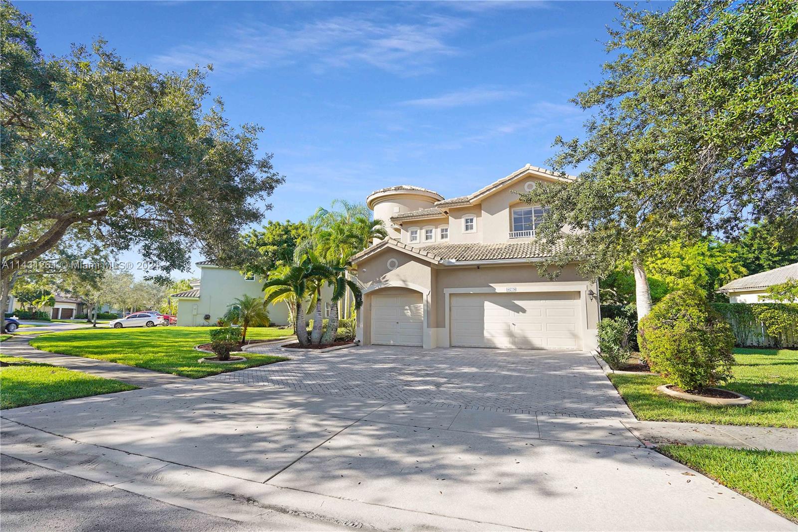 PEMBROKE ISLES III - Residential