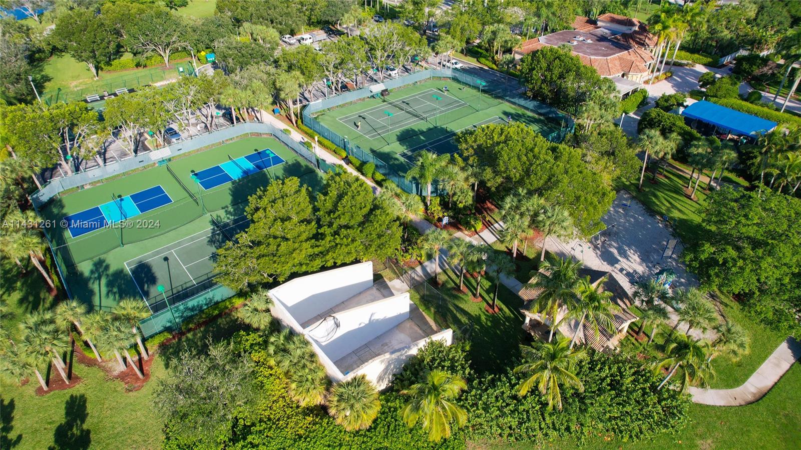 PEMBROKE ISLES III - Residential