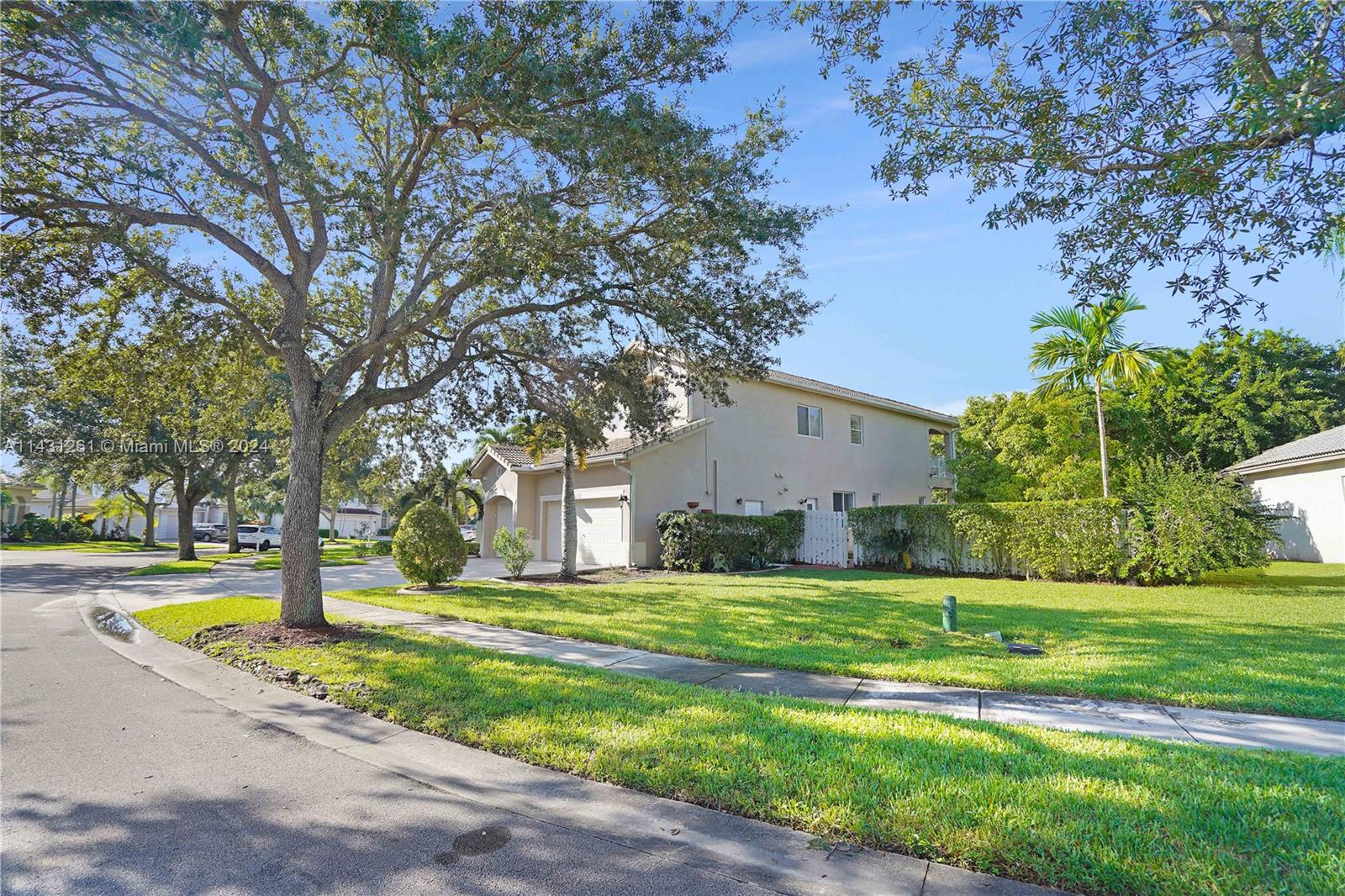 PEMBROKE ISLES III - Residential