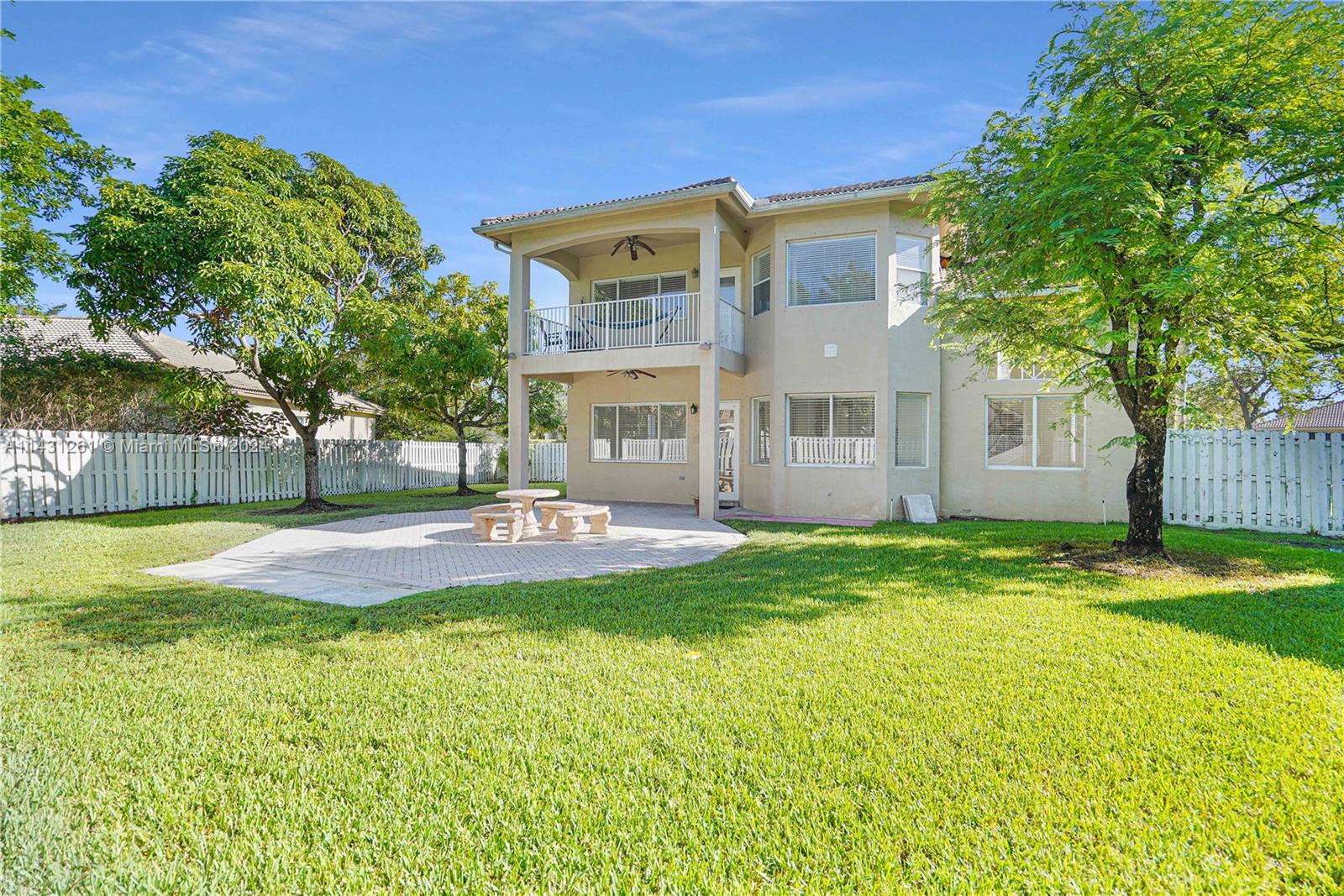 PEMBROKE ISLES III - Residential