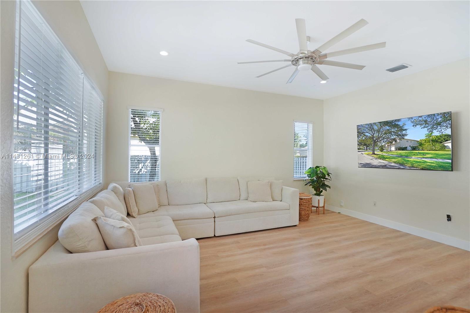 PEMBROKE ISLES III - Residential