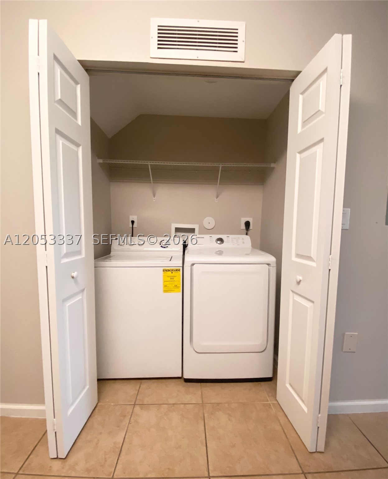 ST MAARTEN AT GRAND BAY C - Residential Lease