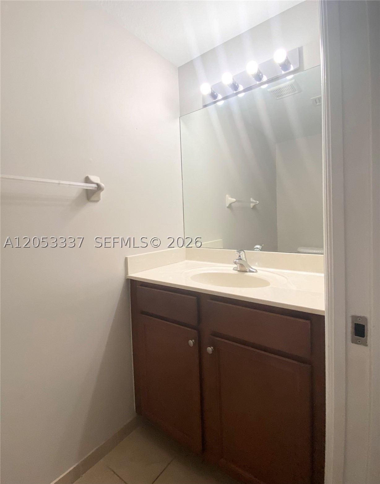 ST MAARTEN AT GRAND BAY C - Residential Lease