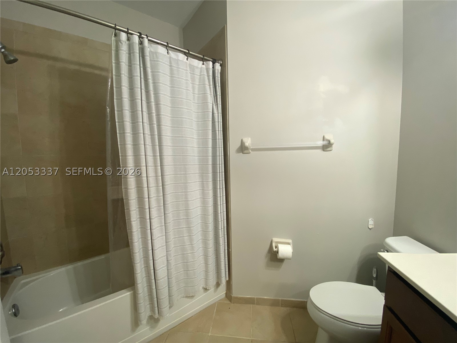 ST MAARTEN AT GRAND BAY C - Residential Lease