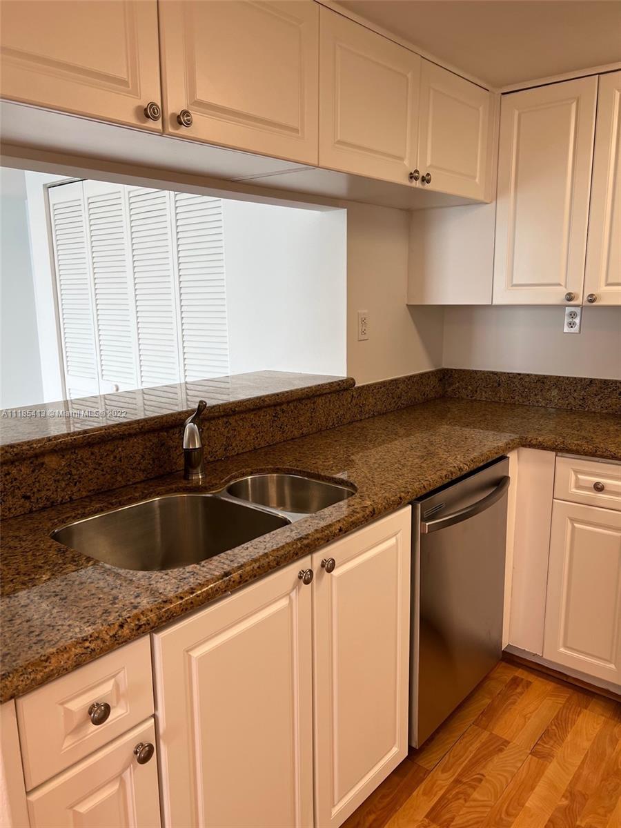 THE FLORIDIAN CONDO - Residential Lease