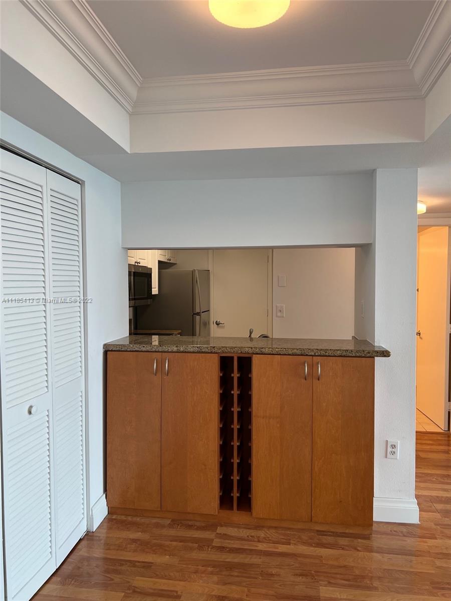 THE FLORIDIAN CONDO - Residential Lease
