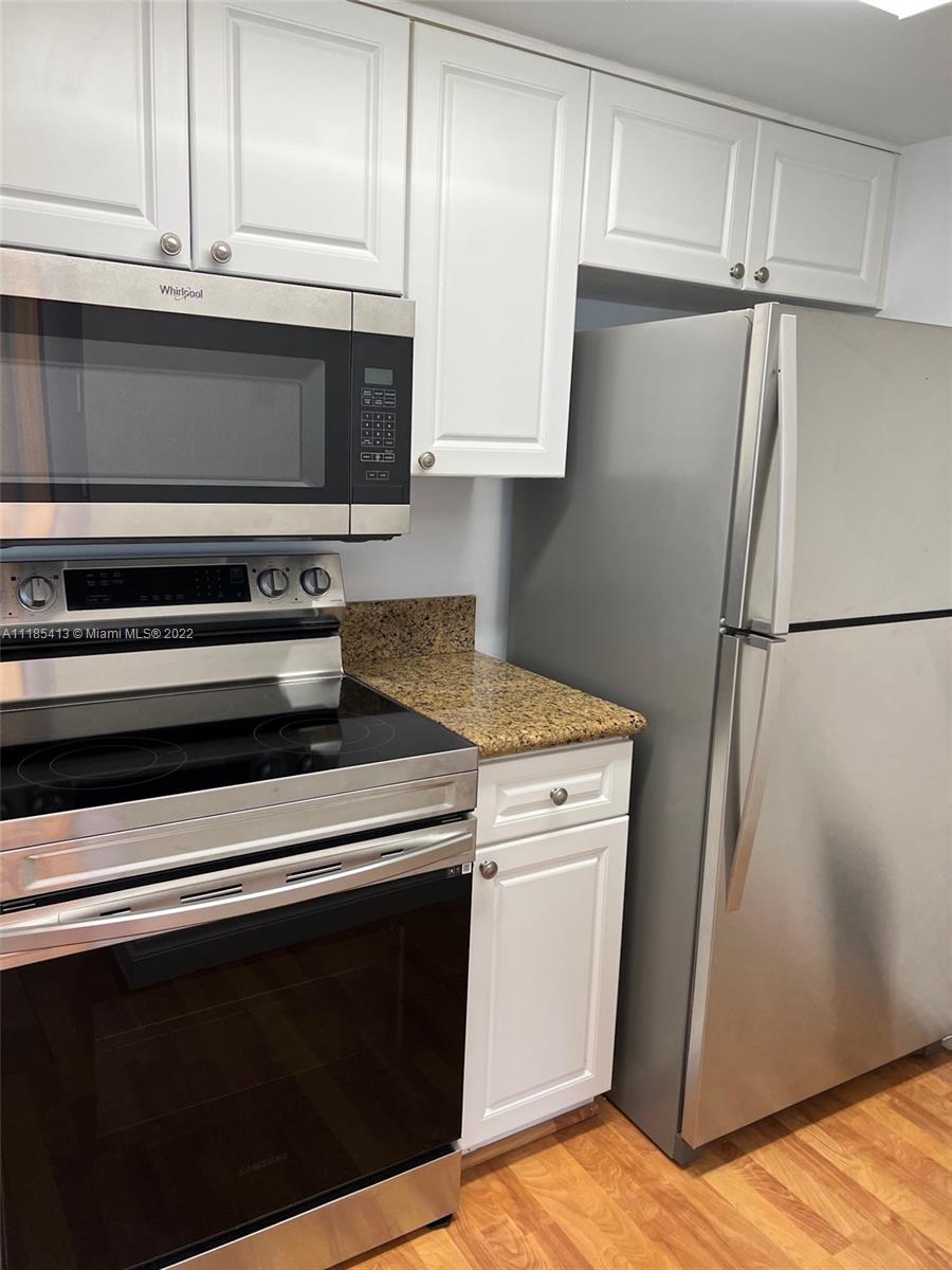 THE FLORIDIAN CONDO - Residential Lease