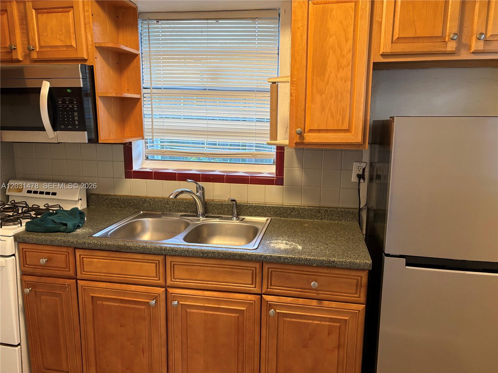 HOLLYWOOD SOUTH SIDE ADD - Residential Lease