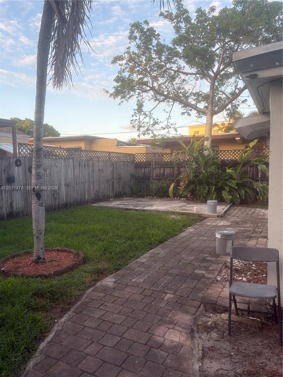 HOLLYWOOD SOUTH SIDE ADD - Residential Lease
