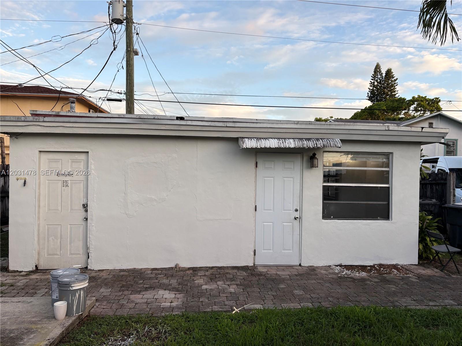 HOLLYWOOD SOUTH SIDE ADD - Residential Lease