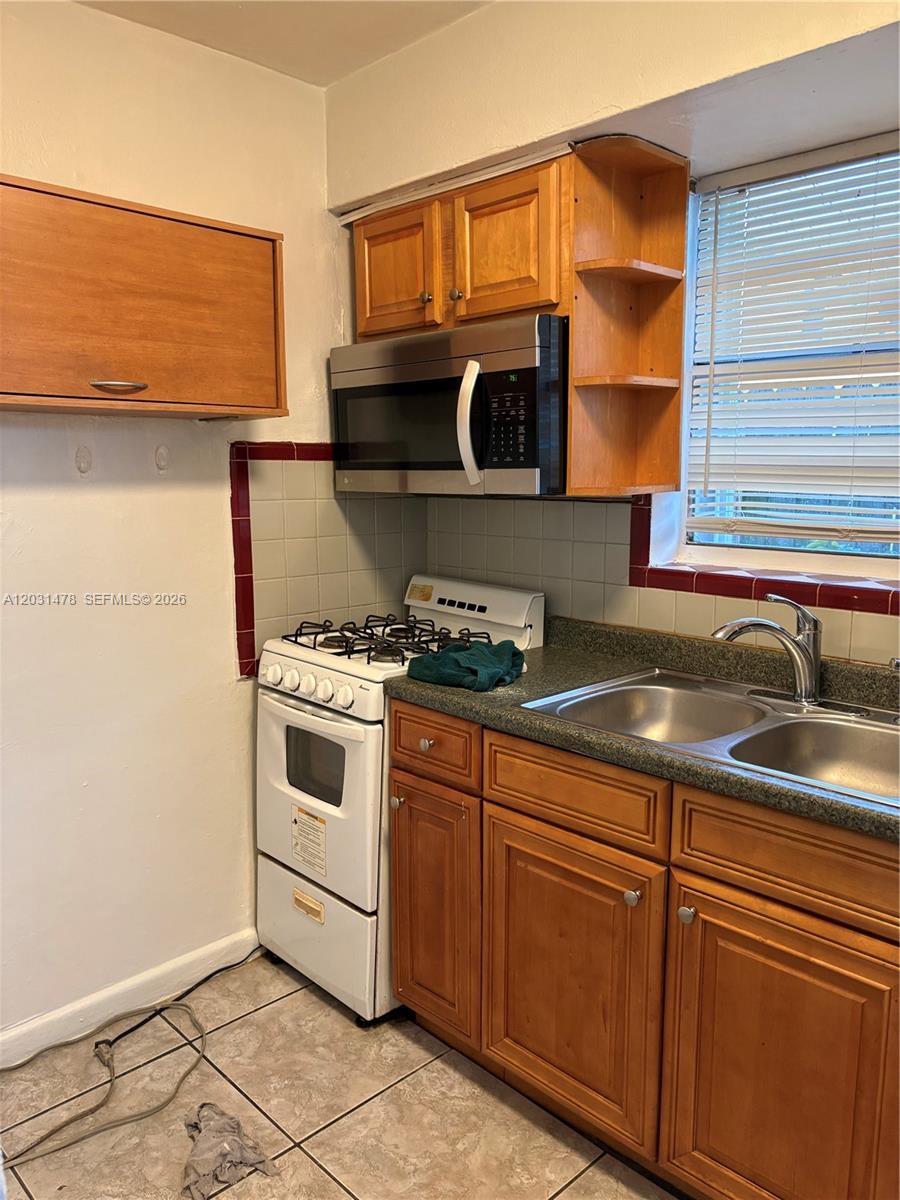 HOLLYWOOD SOUTH SIDE ADD - Residential Lease