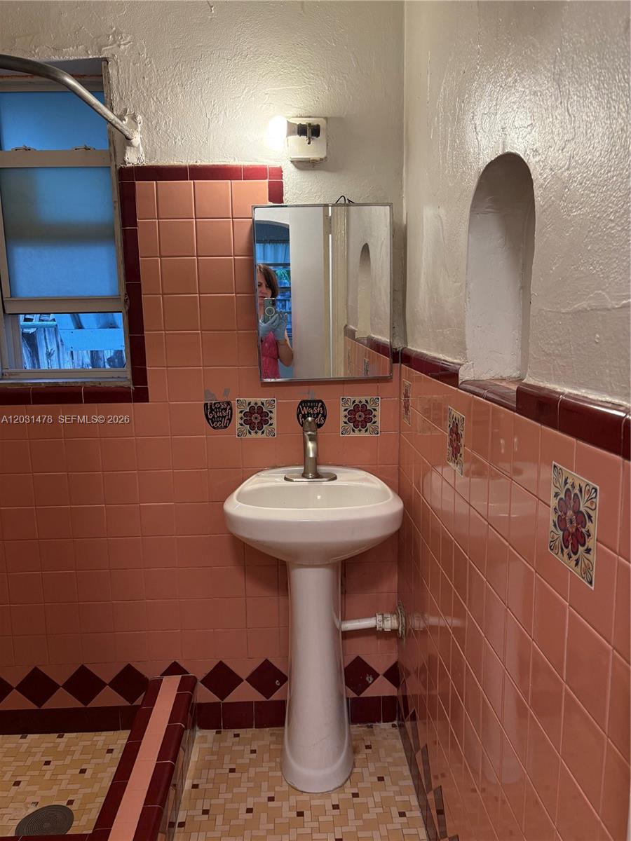 HOLLYWOOD SOUTH SIDE ADD - Residential Lease