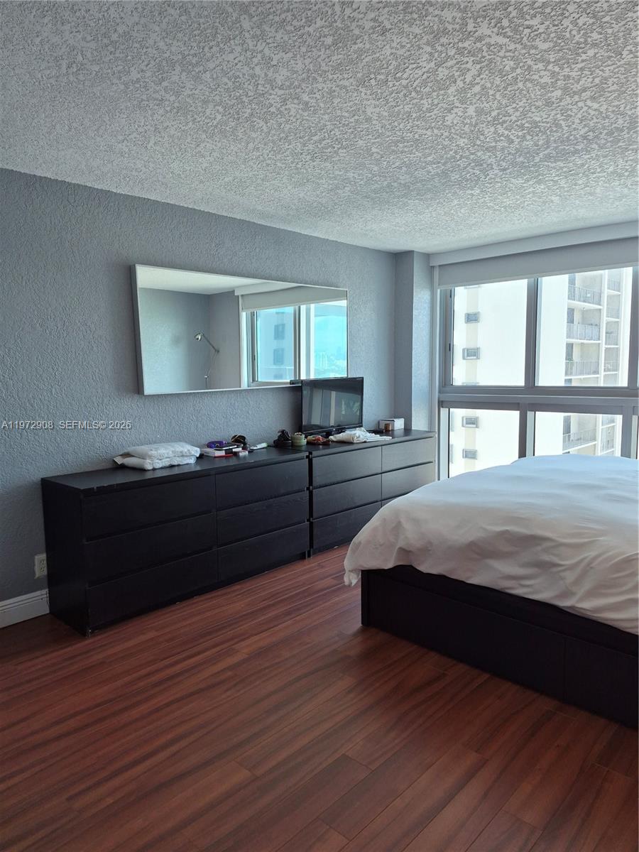 MIRASOL OCEAN TOWERS COND - Residential