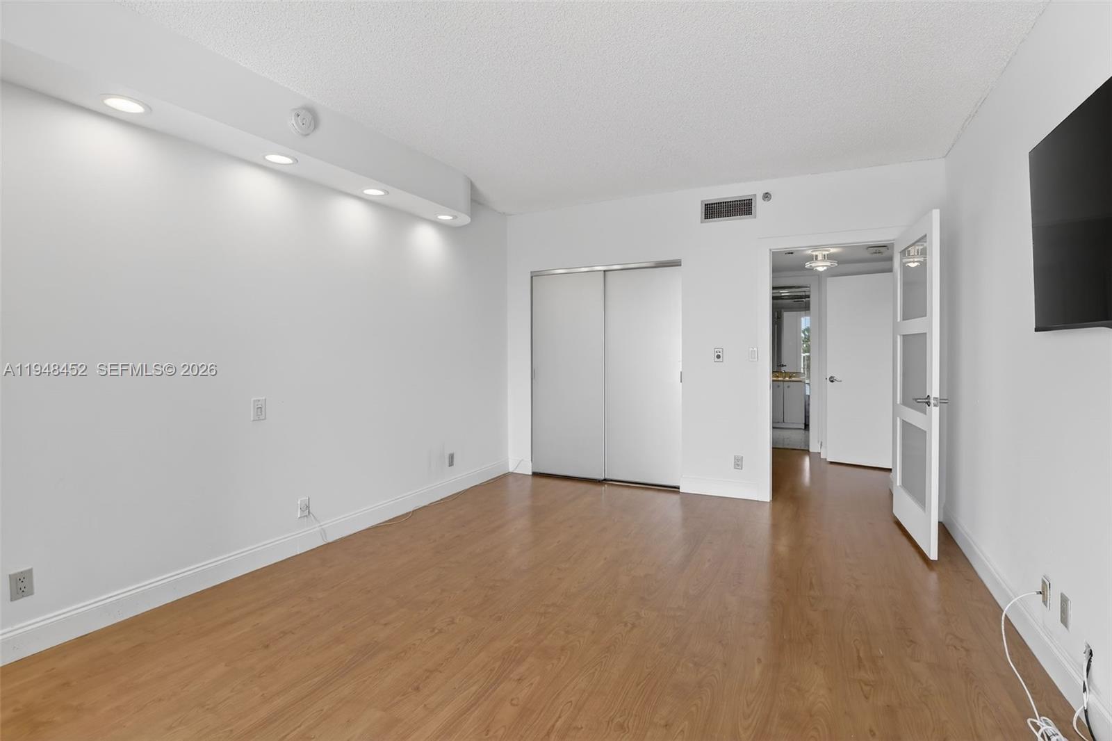 HAMPTONS WEST CONDO - Residential