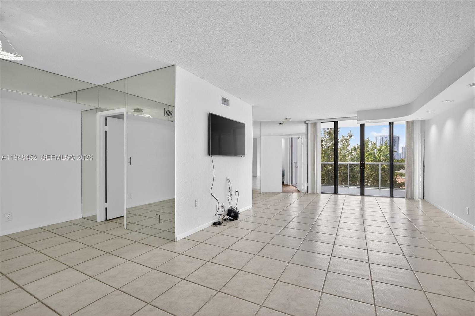 HAMPTONS WEST CONDO - Residential
