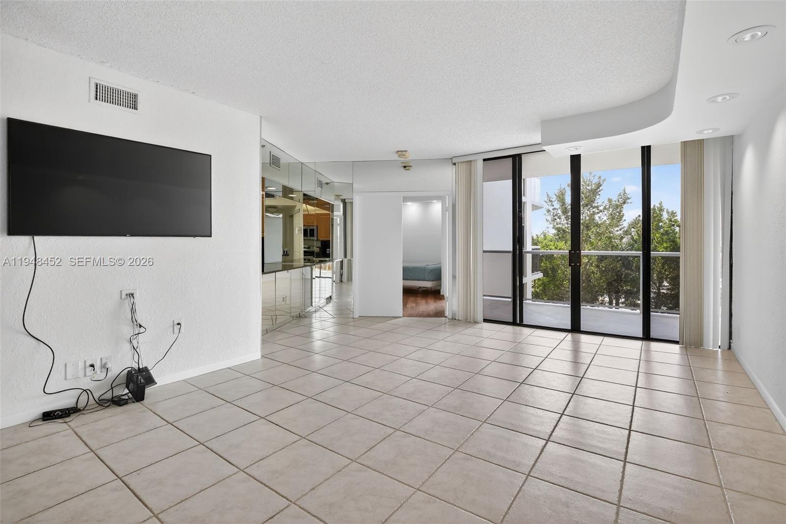 HAMPTONS WEST CONDO - Residential