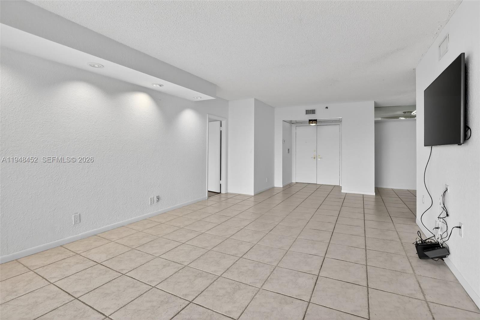 HAMPTONS WEST CONDO - Residential