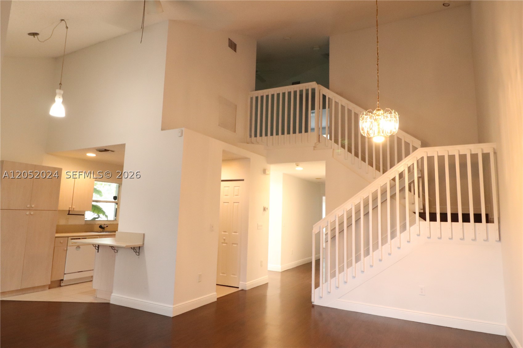 SUNSET PLAZA - Residential Lease