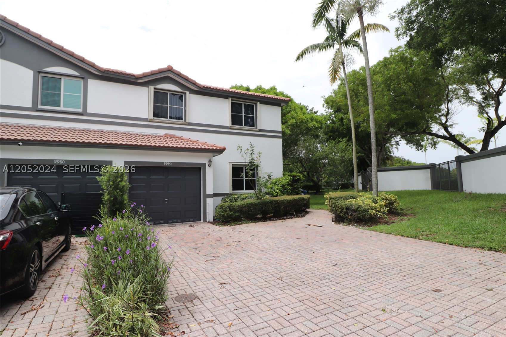SUNSET PLAZA - Residential Lease
