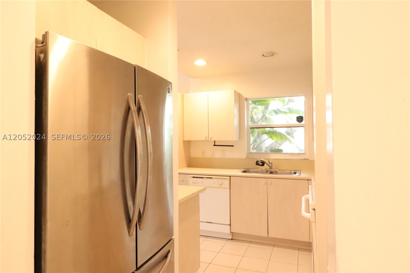 SUNSET PLAZA - Residential Lease