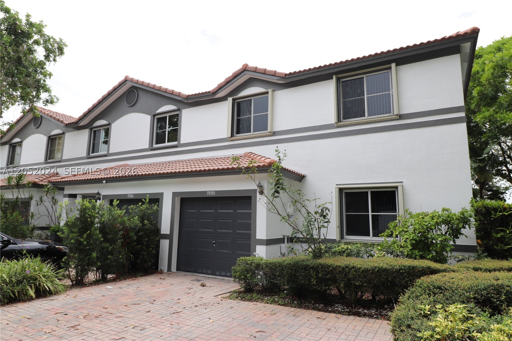 Corner unit freshly painted with a spacious and ready-for-a-caring family. Master bedroom downstairs. Large den upstairs. Community pool. Located close to Sawgrass Mills Mall. A 650+ credit score is required for all adults. Move in immediately. No association approval is required.