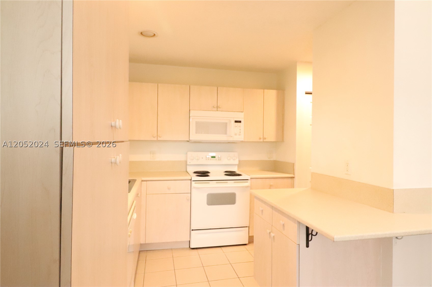 SUNSET PLAZA - Residential Lease