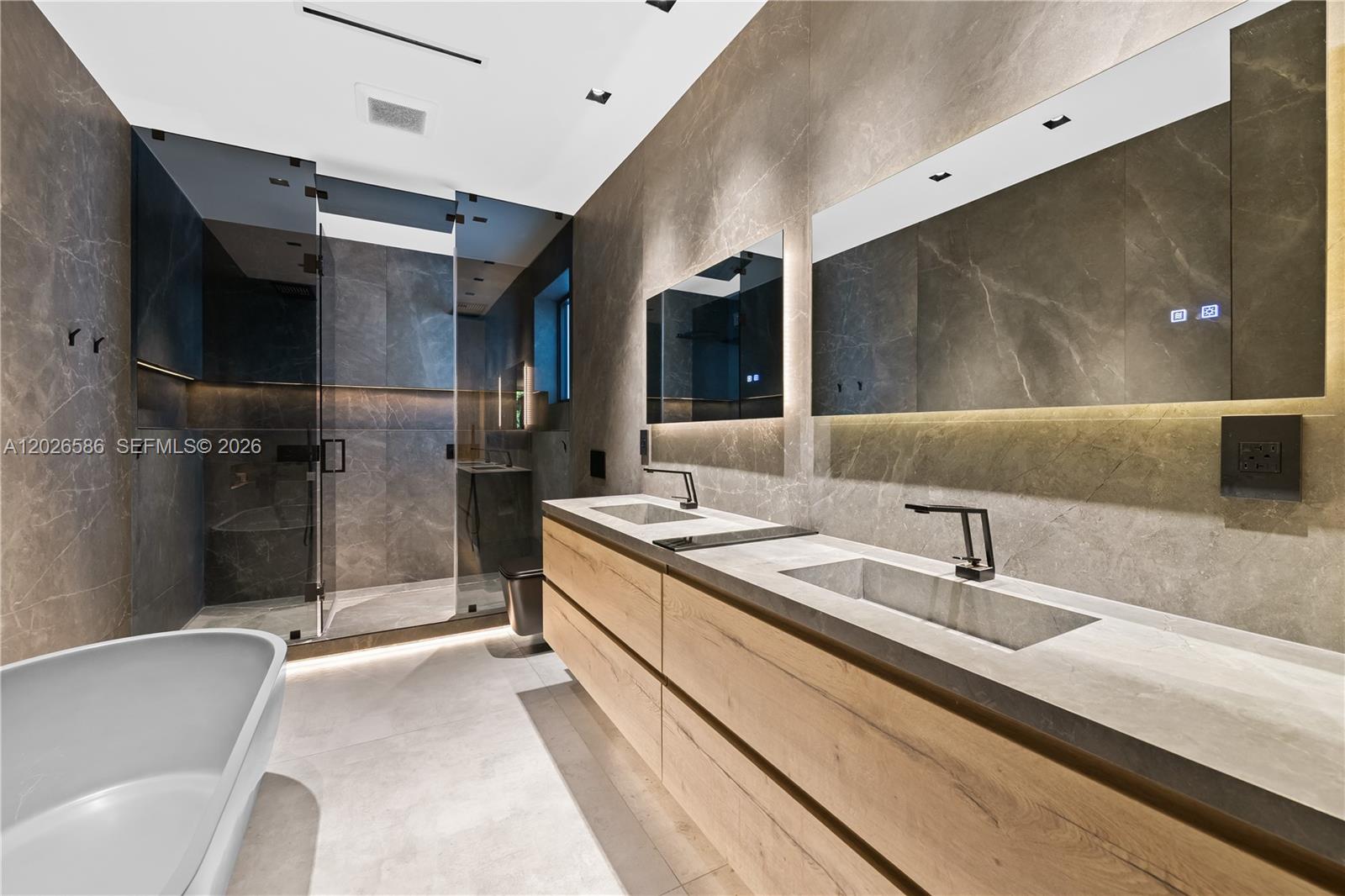AVENTURA LAKES - PHASE II - Residential Lease