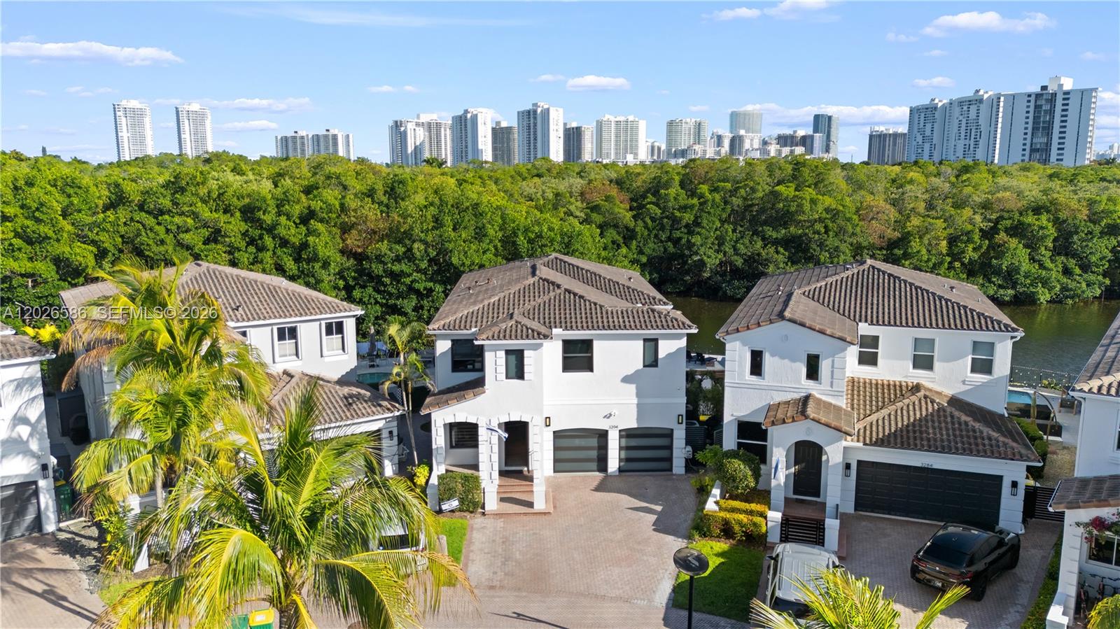 AVENTURA LAKES - PHASE II - Residential Lease