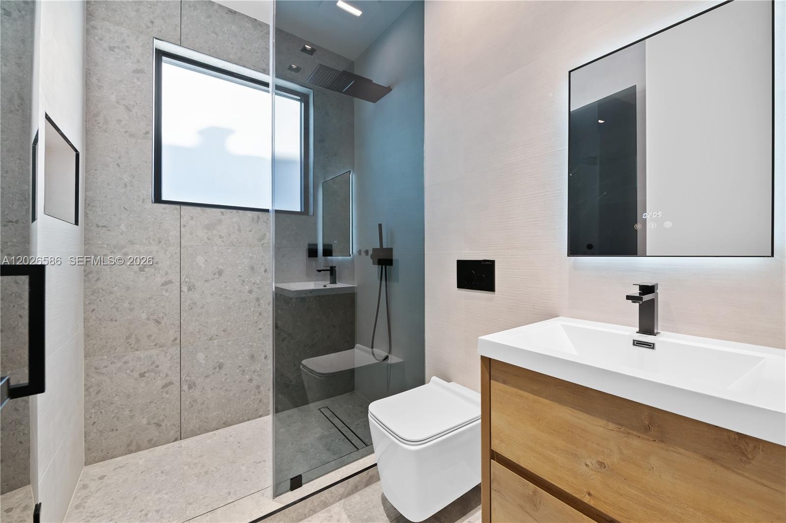AVENTURA LAKES - PHASE II - Residential Lease