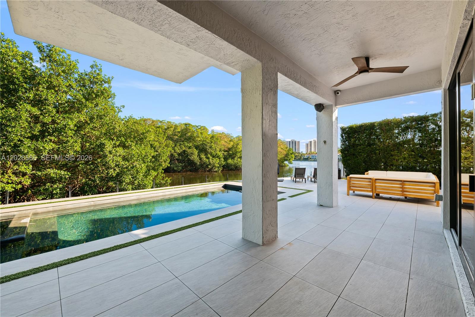 AVENTURA LAKES - PHASE II - Residential Lease
