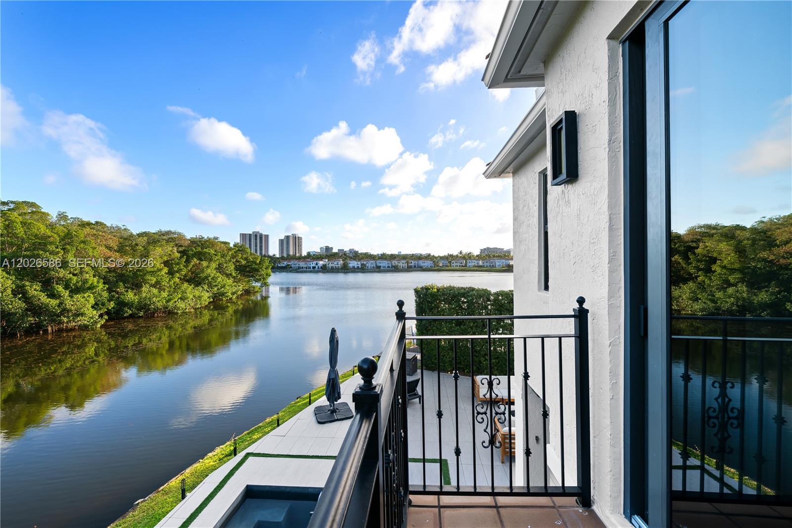 AVENTURA LAKES - PHASE II - Residential Lease