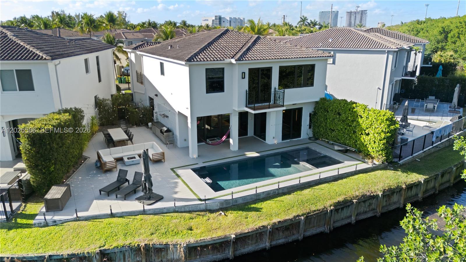 AVENTURA LAKES - PHASE II - Residential Lease