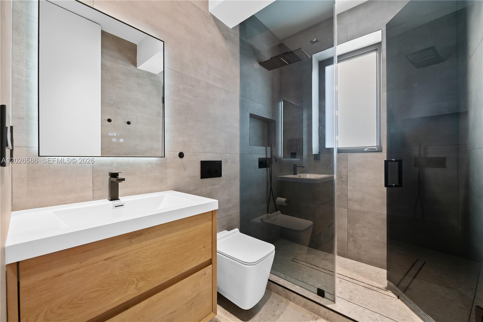 AVENTURA LAKES - PHASE II - Residential Lease
