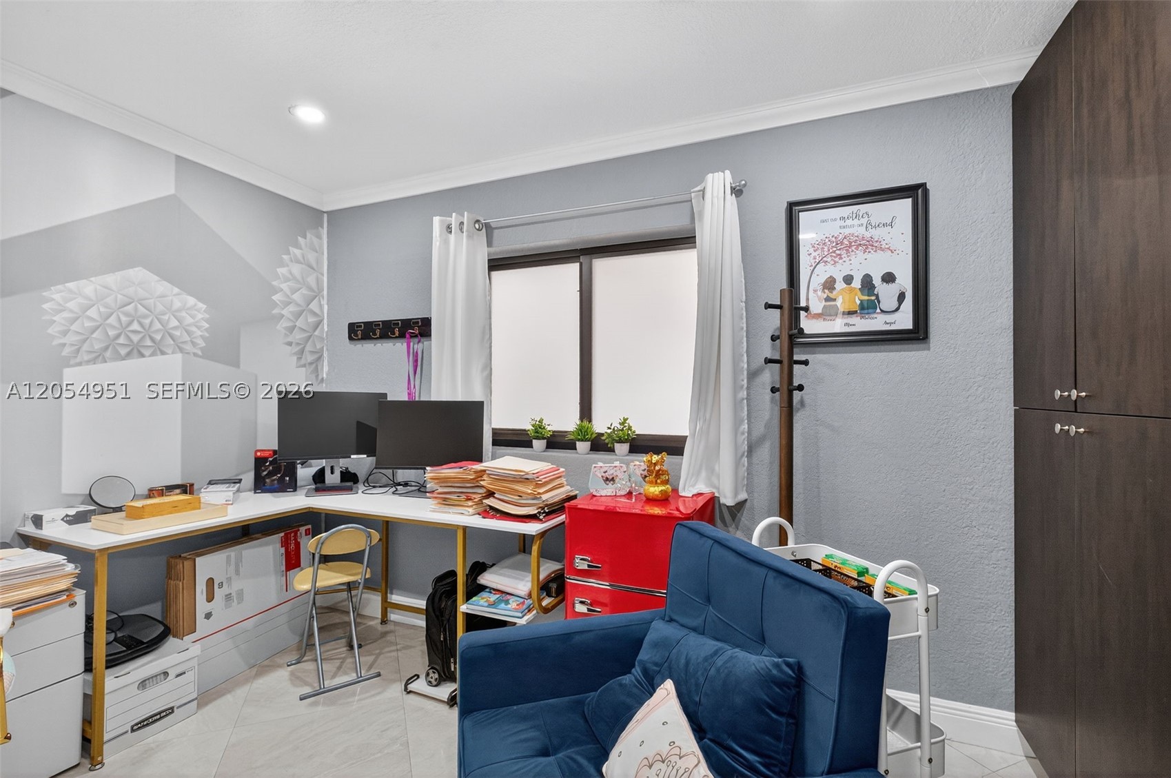 INTERNATIONAL GARDENS SEC - Residential Lease