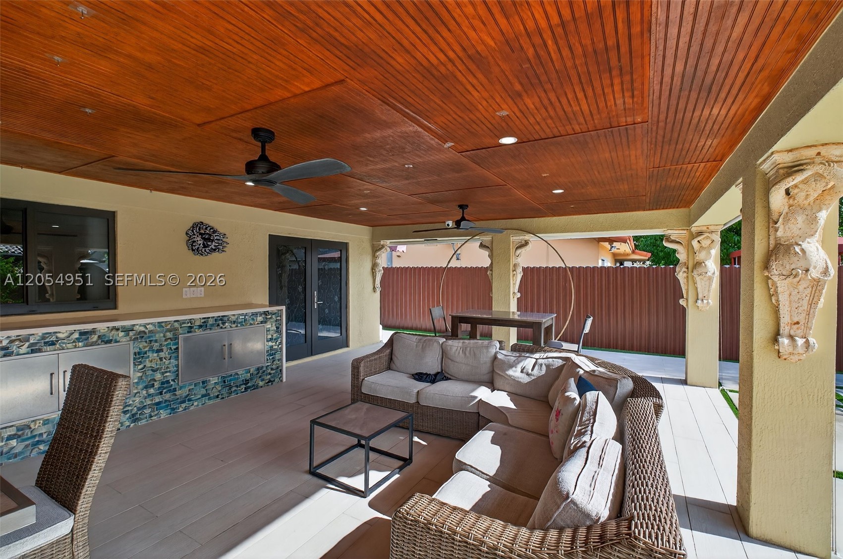 INTERNATIONAL GARDENS SEC - Residential Lease
