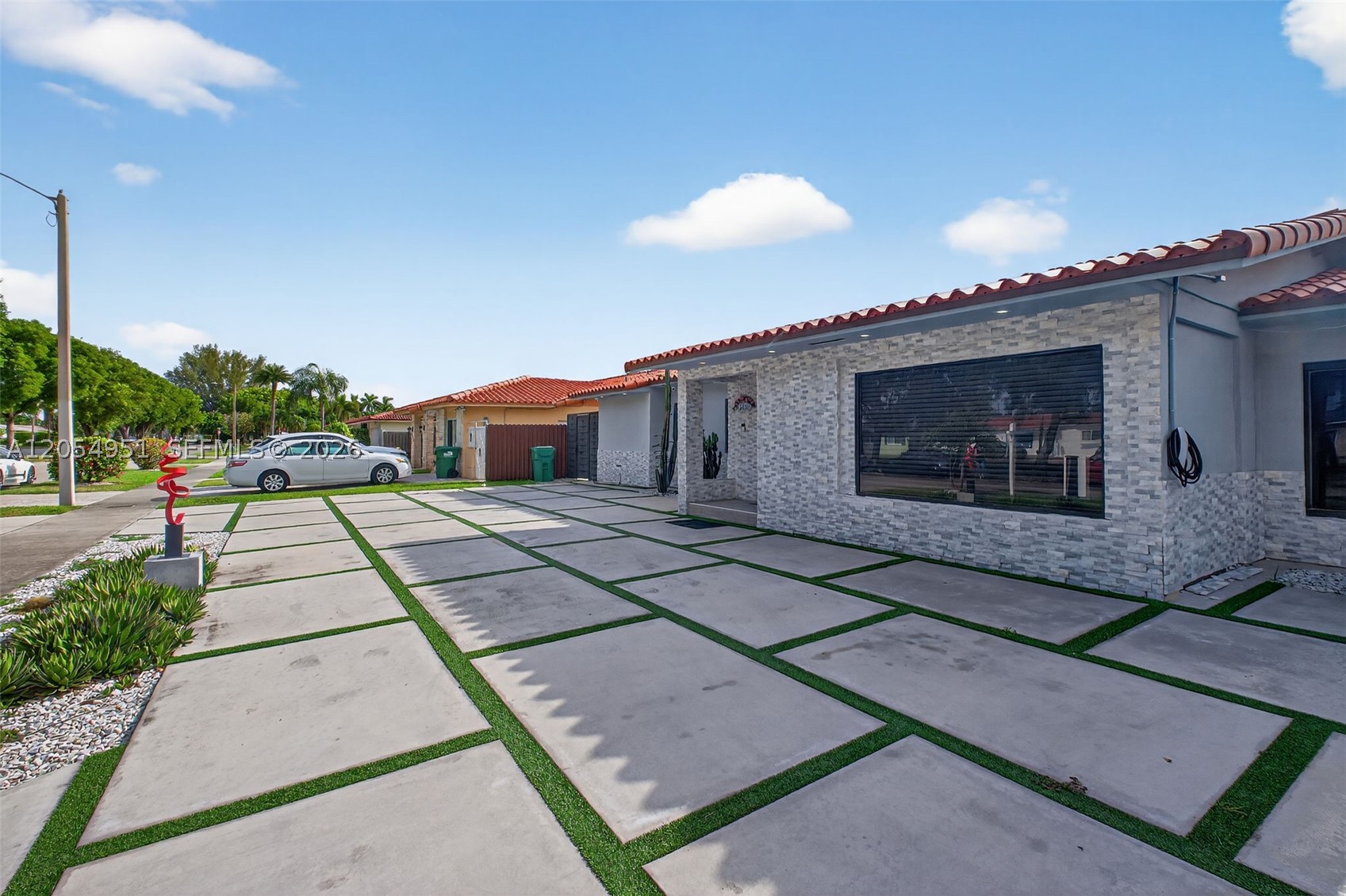 INTERNATIONAL GARDENS SEC - Residential Lease