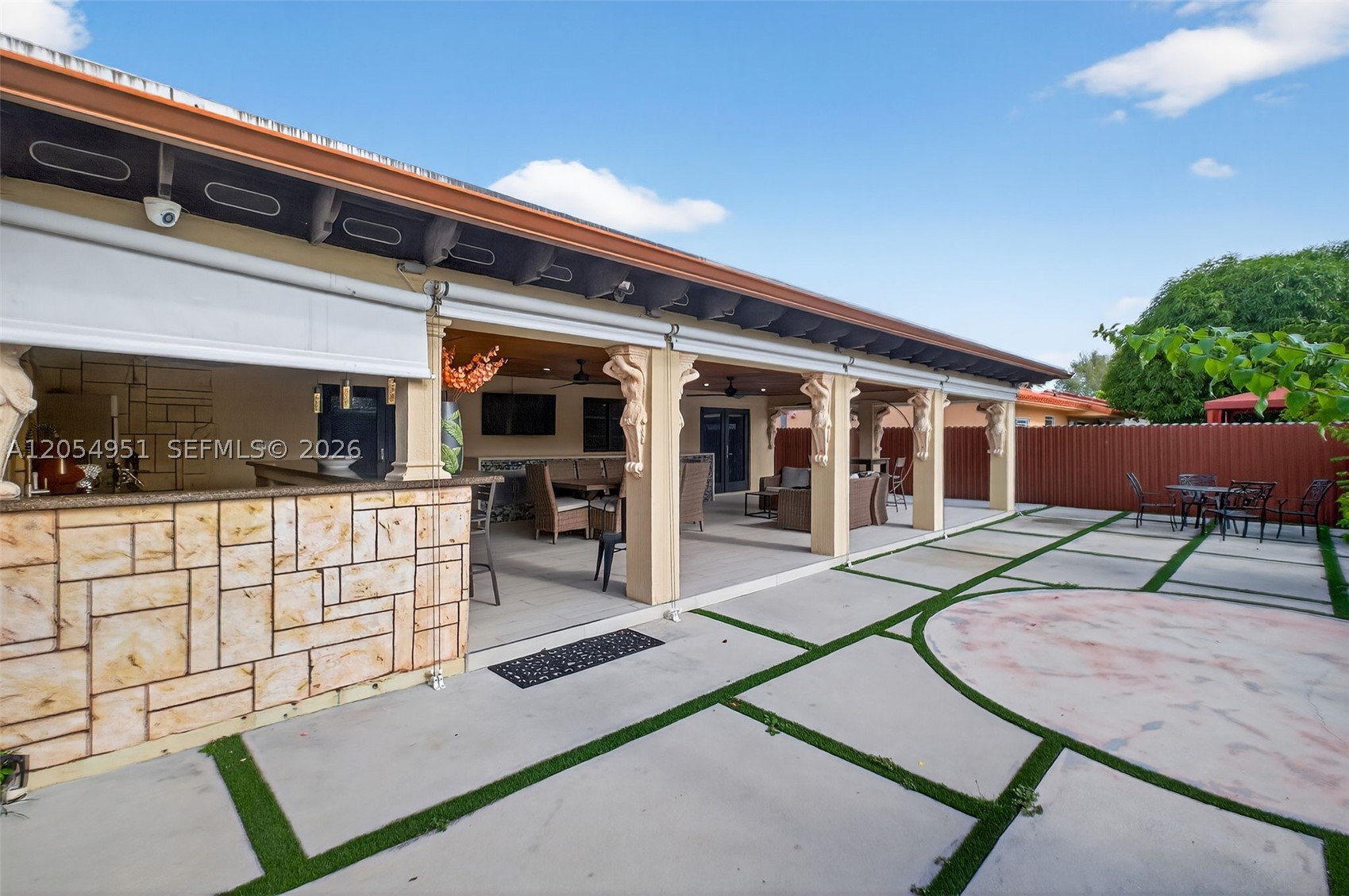 INTERNATIONAL GARDENS SEC - Residential Lease