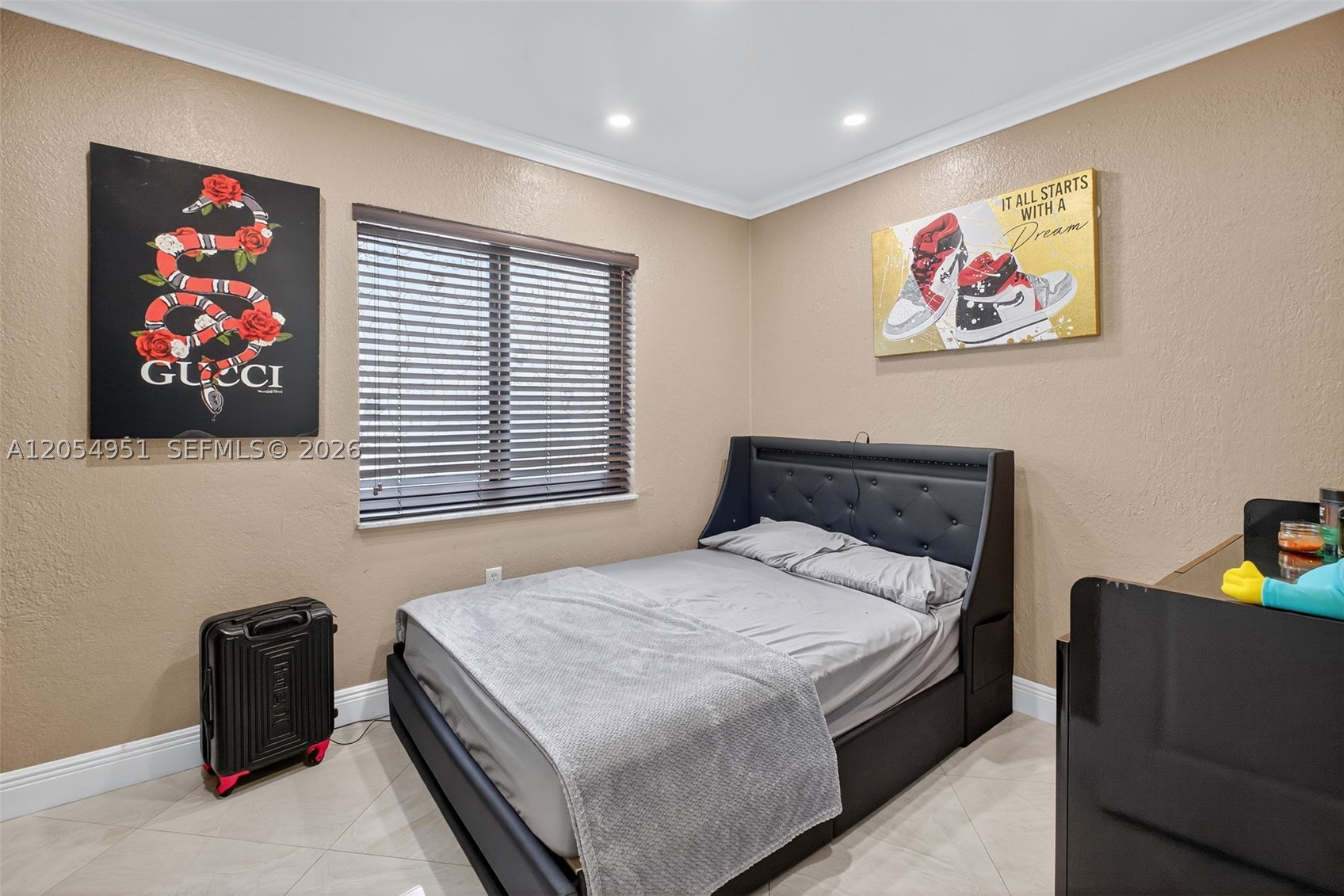 INTERNATIONAL GARDENS SEC - Residential Lease