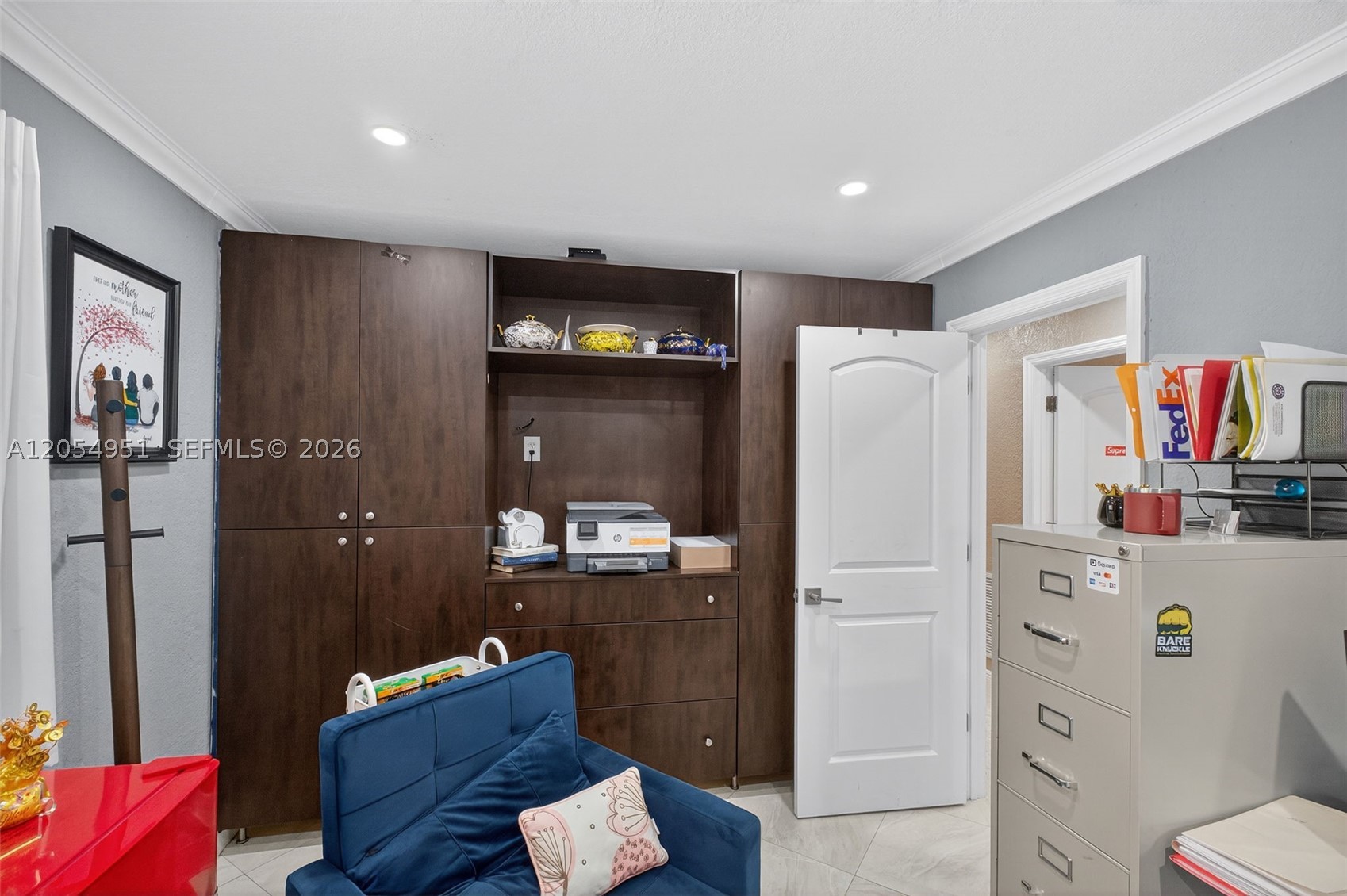 INTERNATIONAL GARDENS SEC - Residential Lease
