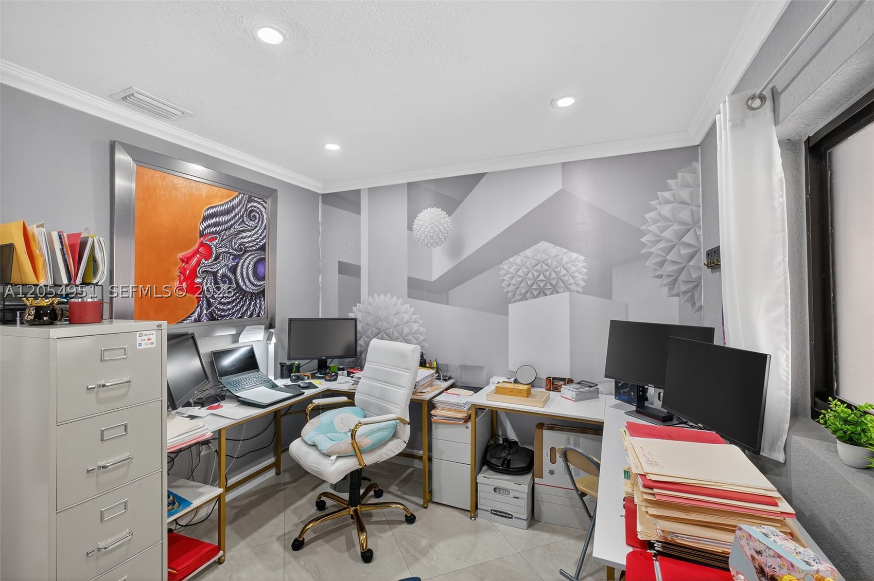INTERNATIONAL GARDENS SEC - Residential Lease