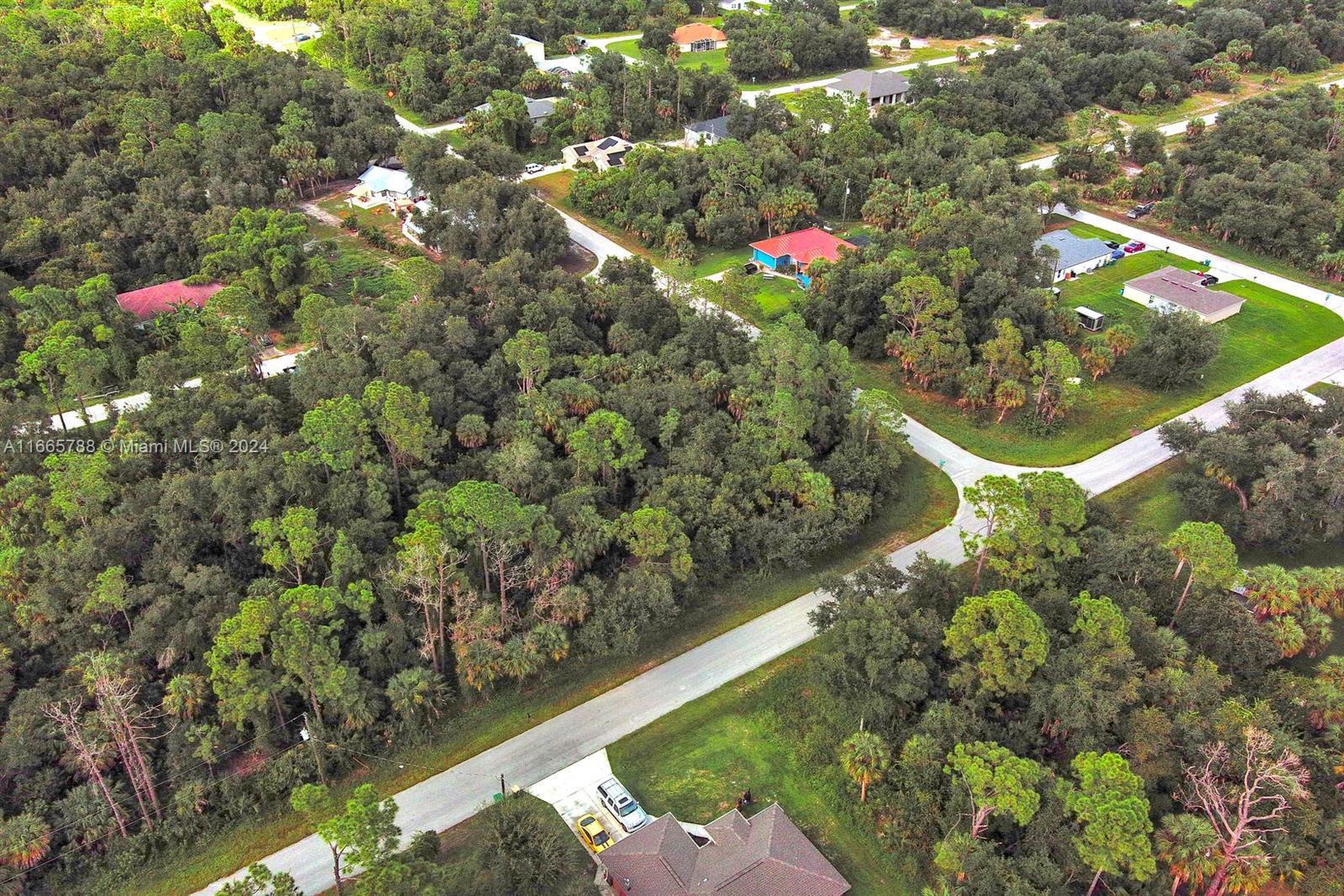 Port Charlotte - Land